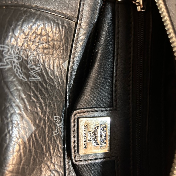 MCM Stark Boston Bag in Excellent Condition. Preloved but like new! - Picture 3 of 5